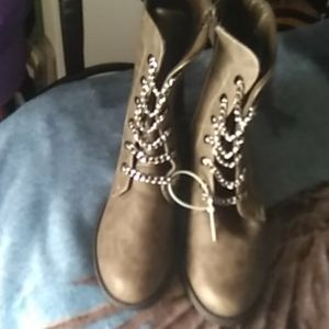 Basic Boots with Chain Lace size 11 color Olive
